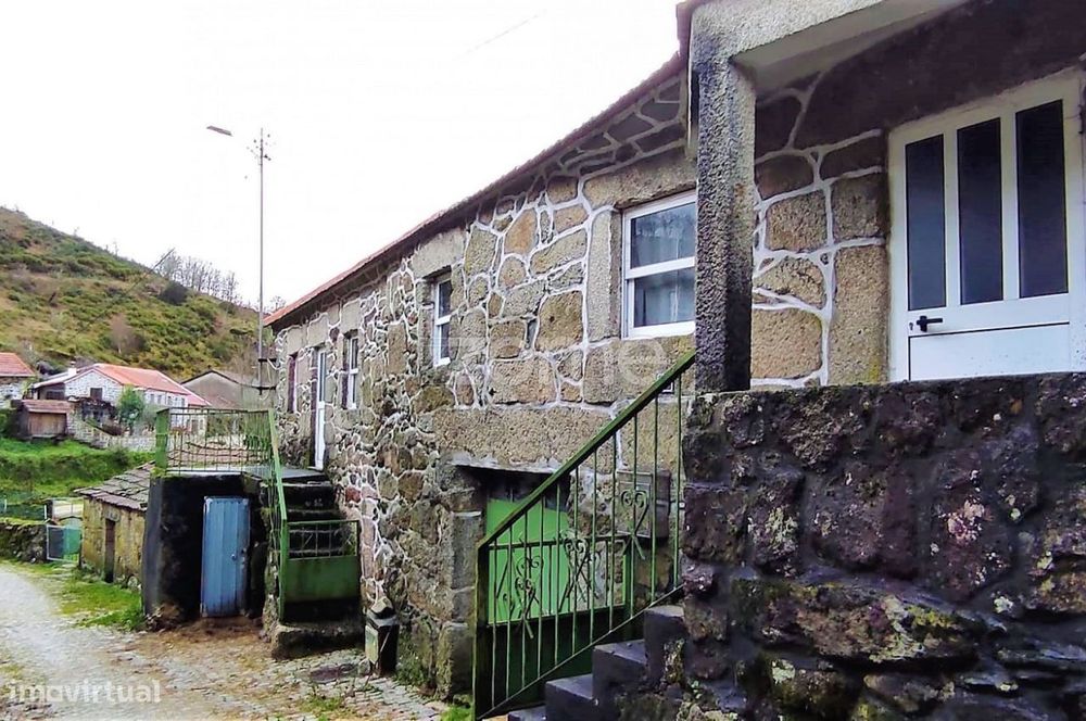 Moradia em Cambeses do Rio, Montalegre
