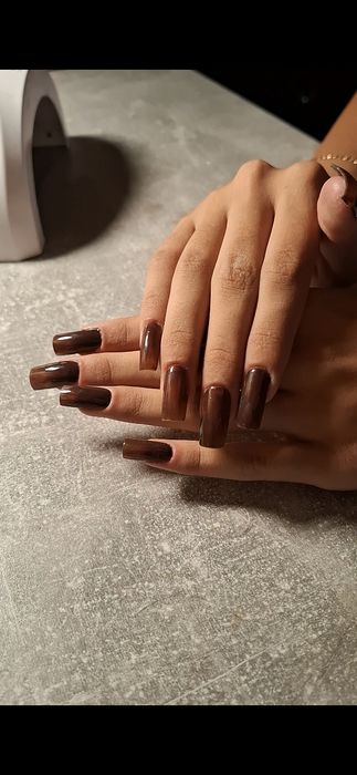 Манікюр та нарощування нігтів