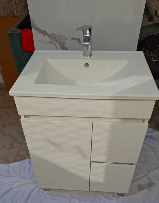 Móvel com misturadora inc.