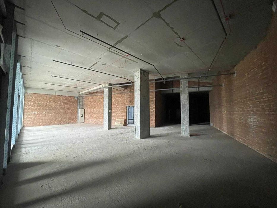 Оренда комерційного приміщення 812 м | ЖК Manhattan City | Без ремонту