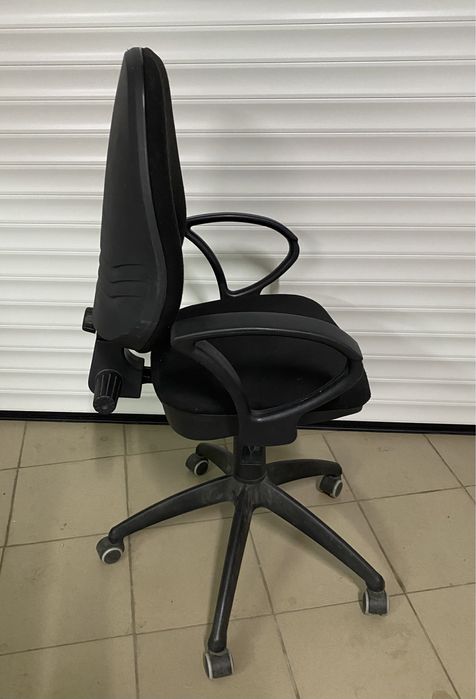 Офисное кресло