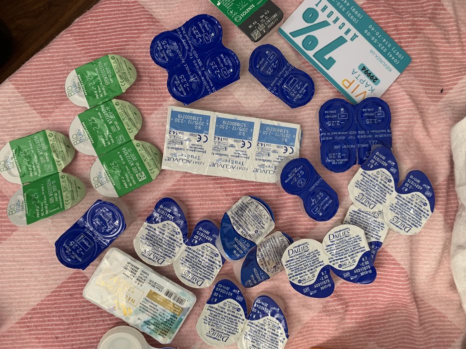 Кольорові контактні лінзи -4.5, також є прості -2.-2,5