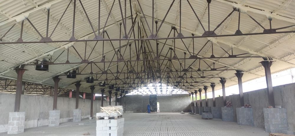 Izolacja Ocieplenie pianą PUR magazyn hala garaż