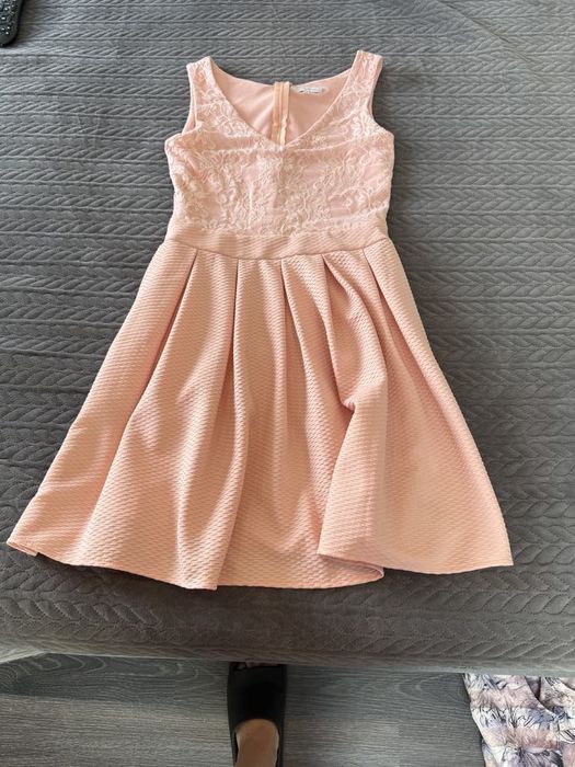 Dwie sukienki na sprzedaż