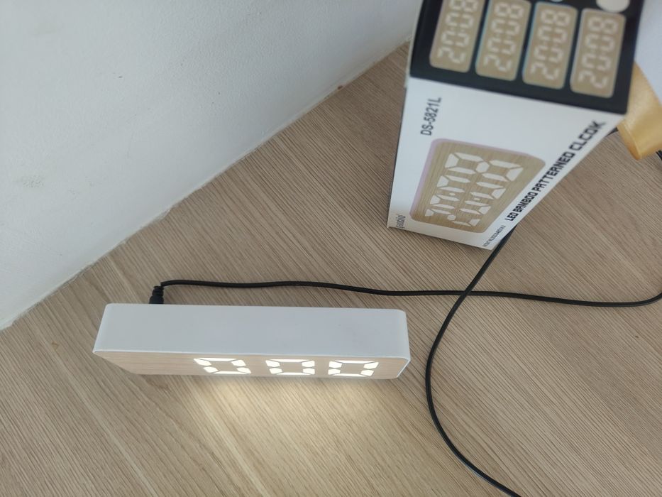 Zegar cyfrowy budzik komplet zestaw pudełko