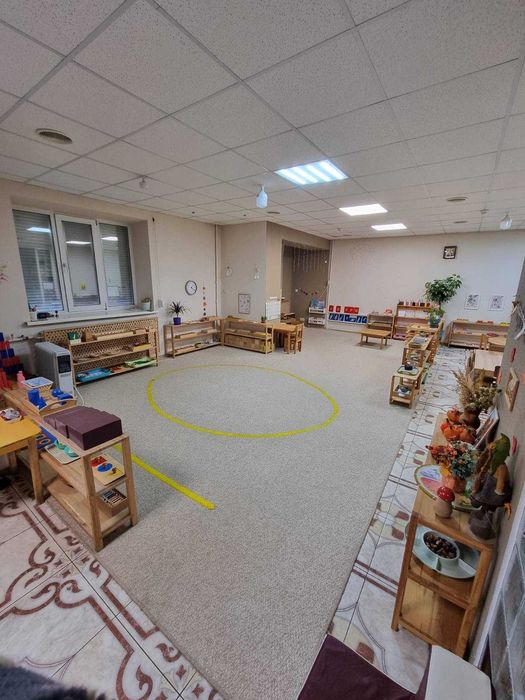 Комерційне приміщення в сучасному багатоповерховому будинку