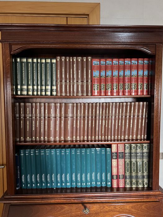 Móvel secretário  + livros (opcional