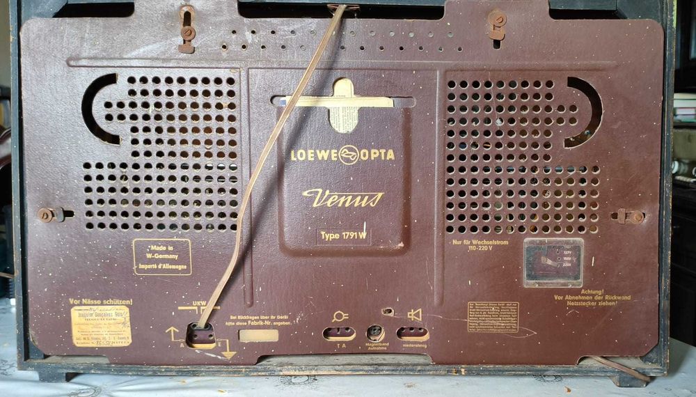Rádio antigo Loewe-Opta Vénus 1791W