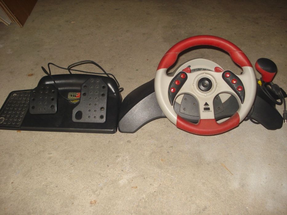 Volante e Pedais