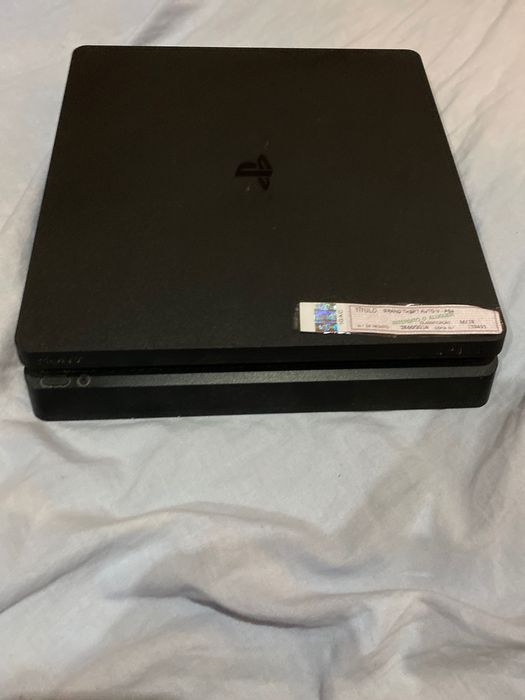 PS4 Normal // 3 Jogos // 1 Comando