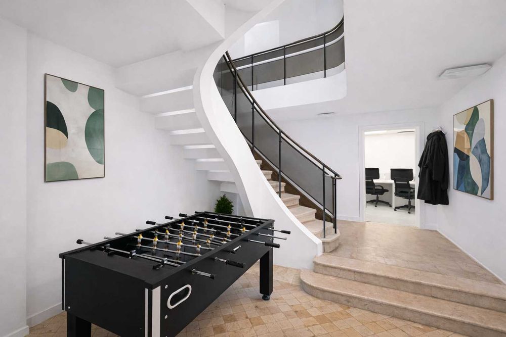 Klimatyczny wolnostojący dom na firmę - Saska Kępa