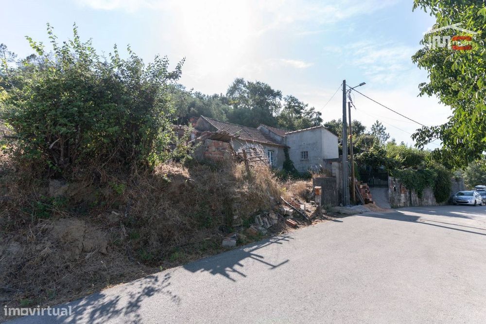 Moradia T2 Em Seiça Inserida Num Terreno Com 707 M²