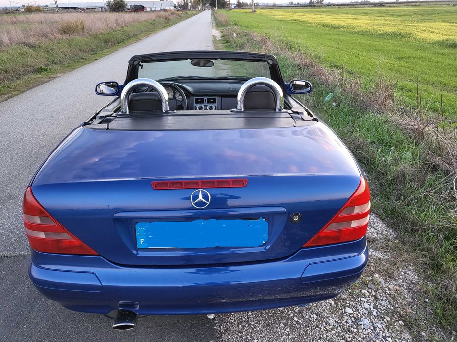 "Mercedes SLK: potência, elegância e performance ao seu alcance."