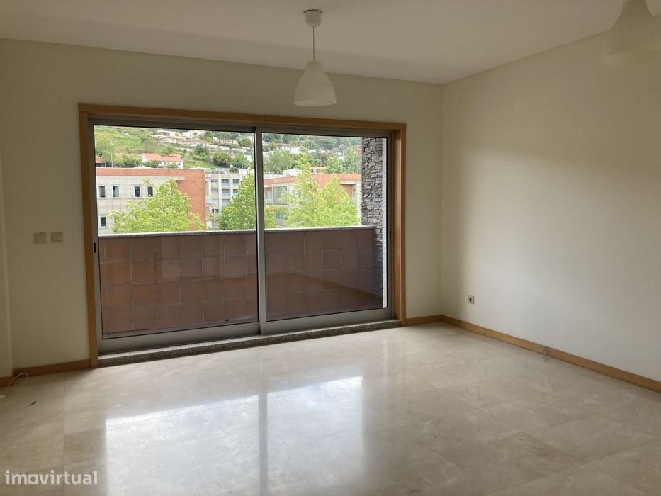 Apartamento para arrendamento em Tenões