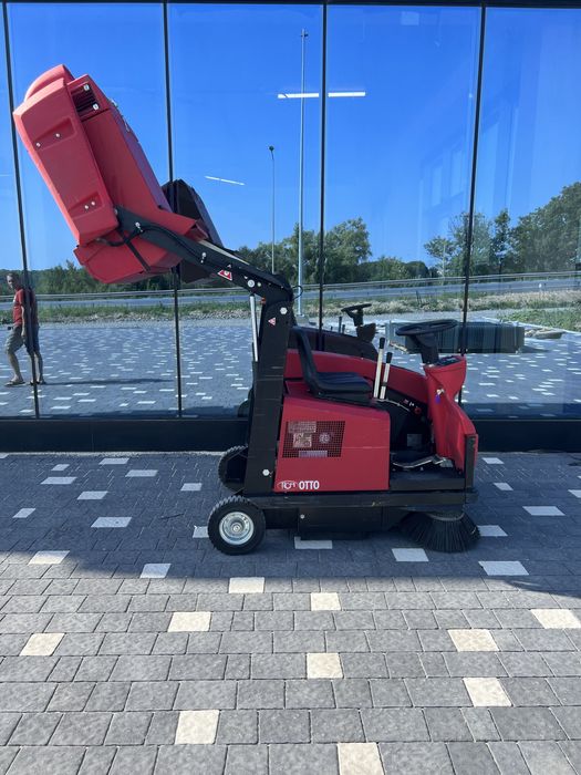 Підмітальна машина RCM otto E top karcher