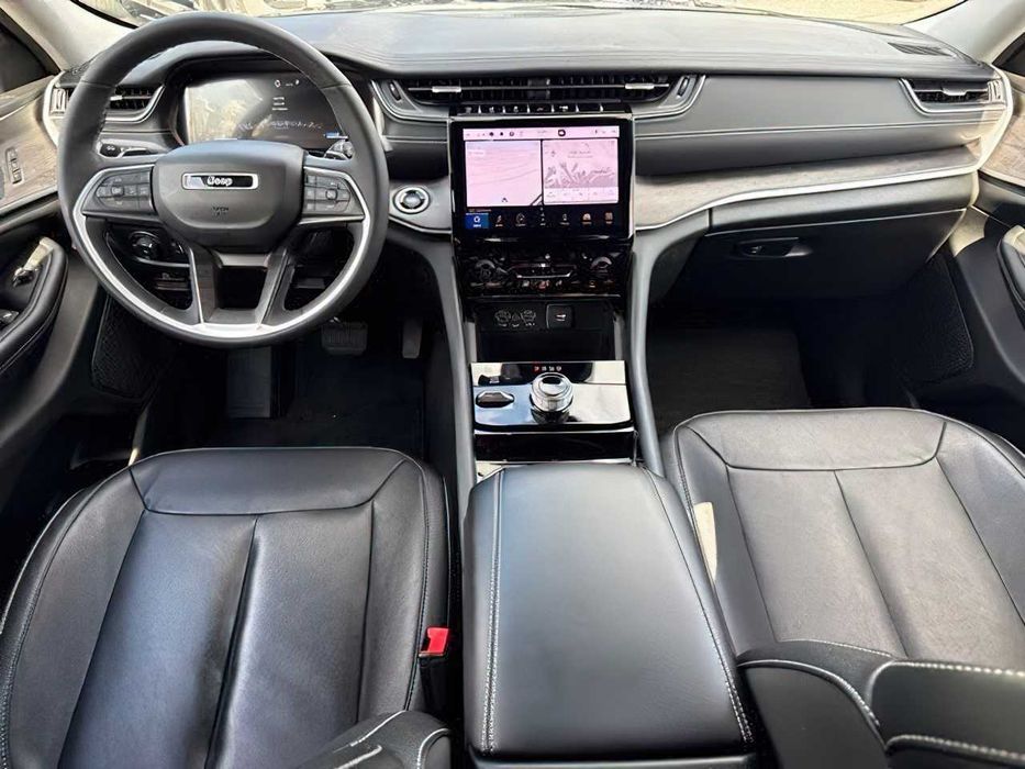 Jeep Grand Cherokee      2023