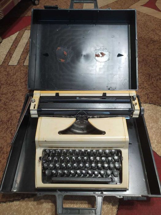 Машинка друкарська механічна "Любава"