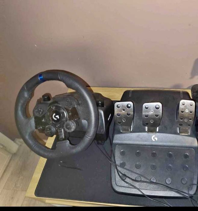 Ігровий руль Logitech 923