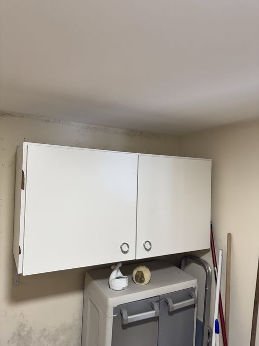 Mesa e cadeiras da cozinha, armários para arrumacao e mobilia quarto