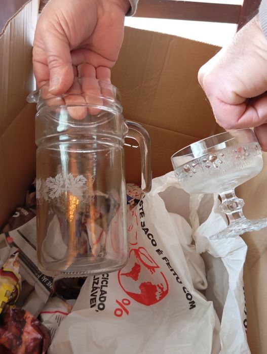 Conjuntos de copos, taças e jarros