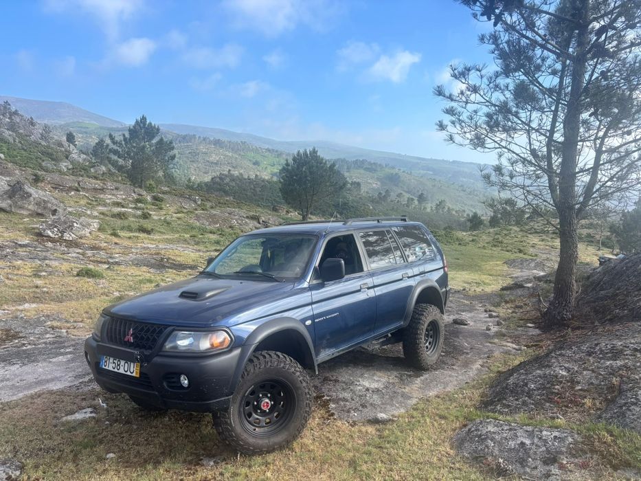 Mitsubishi pagero sport wagon foto 2