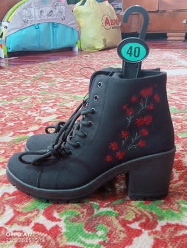 Жіноче взуття.   Дуже зручно