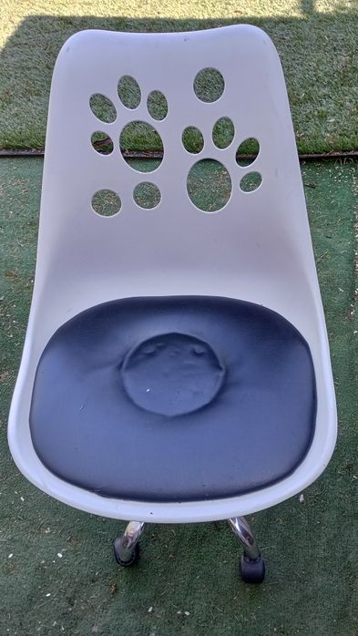 Fotel biurowy obrotowy biały