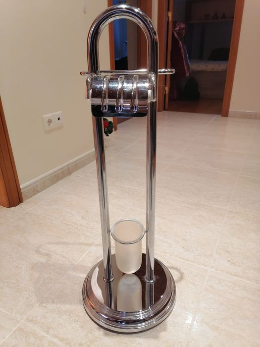 Toalheiro e suporte para papel higiénico piaçaba e toalha bidé