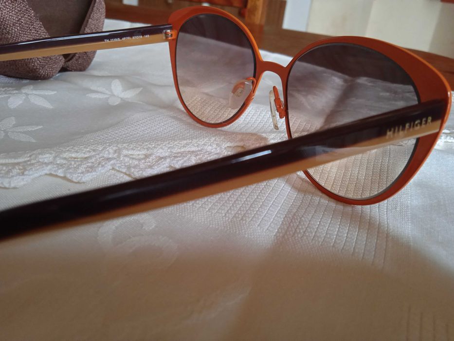 Óculos de sol Tommy Hilfiger novos