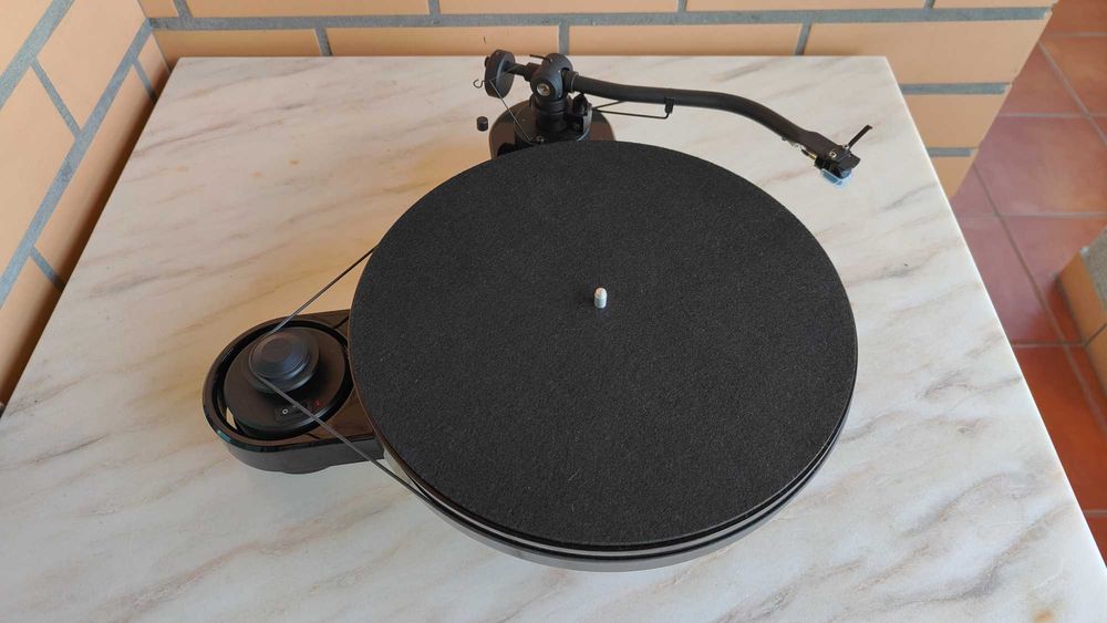 Giradiscos - Pro-Ject - RPM 1.3 Genie - Bom Estado
