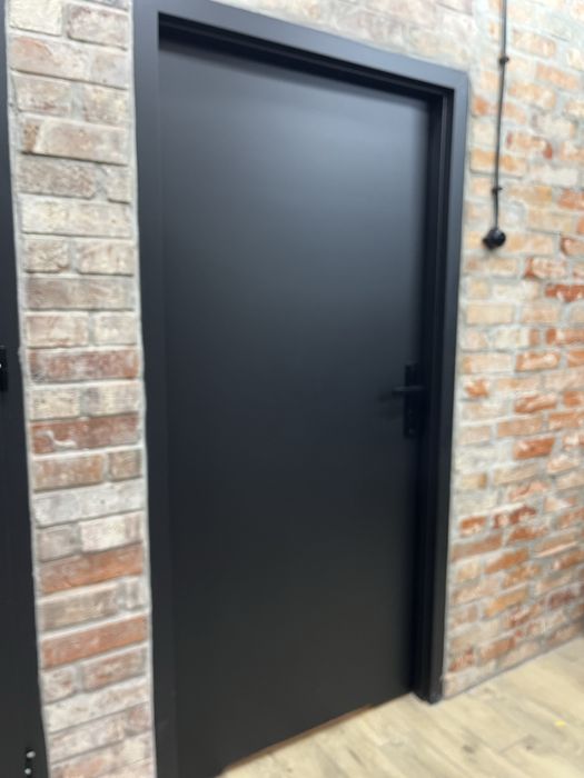 Drzwi czarne 90 cm