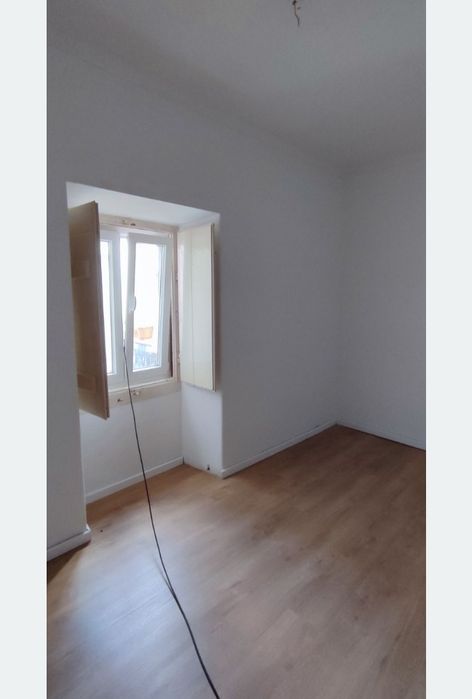 Aluga-se  T3+1 em Colares