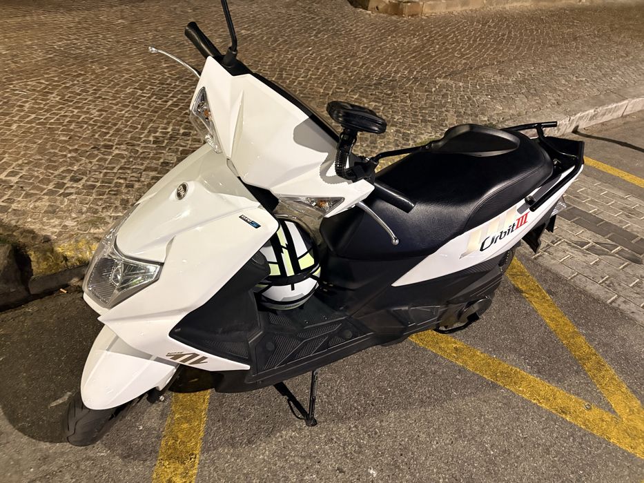 SYM Orbit III 125 Euro 5 – Como nova – Muitos extras incluídos!  Preço: 2.500 € (negociável)