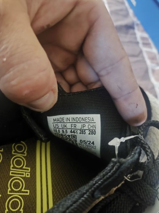 Продам кросівки Adidas 41-45