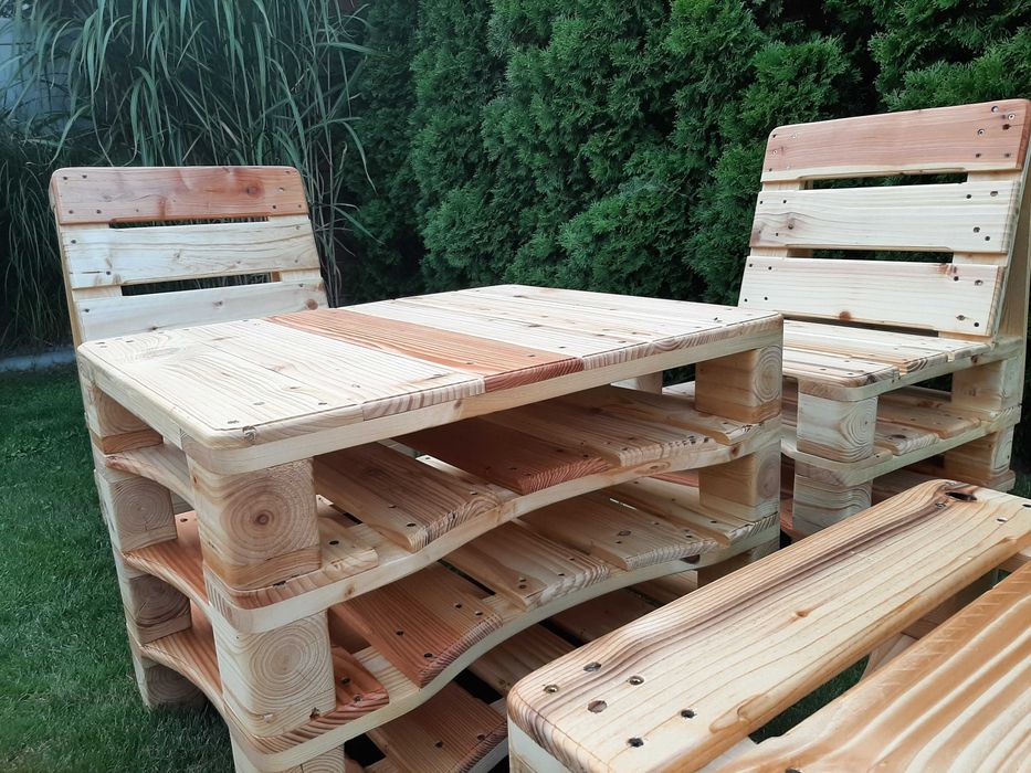 Stolik kawowy z krzesłami komplet z palet