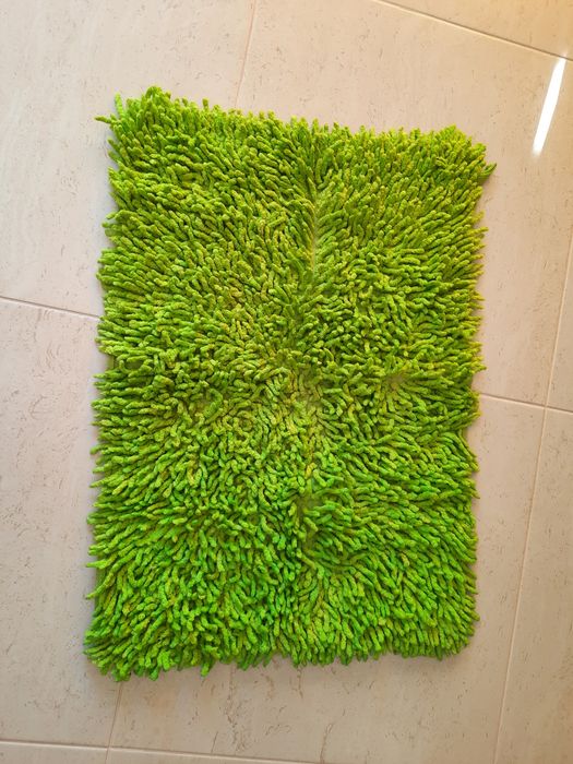 Tapete verde de cadilhos