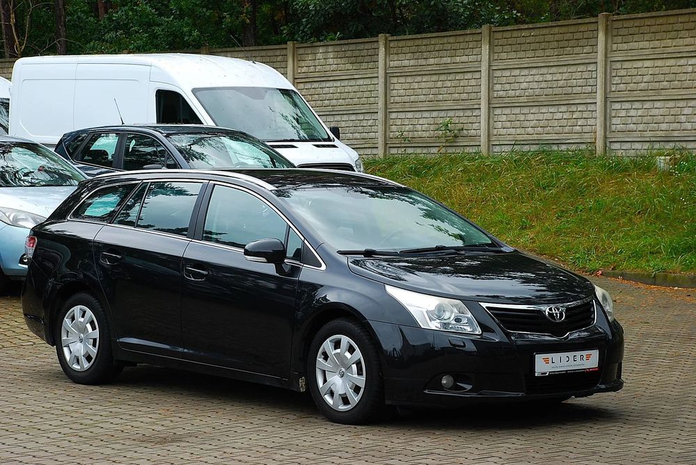 Toyota Avensis 1 Właściciel w kraju, automat ,benzyna,