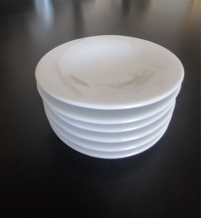 6 małych talerzyków