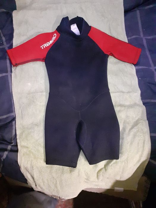 Fato de surf crianca 4 anos.