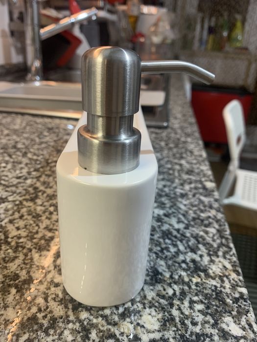 Doseador detergente com espaço 2 esfregões