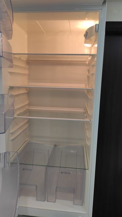 Великий холодильник ZANUSSI ZRB 638 NW