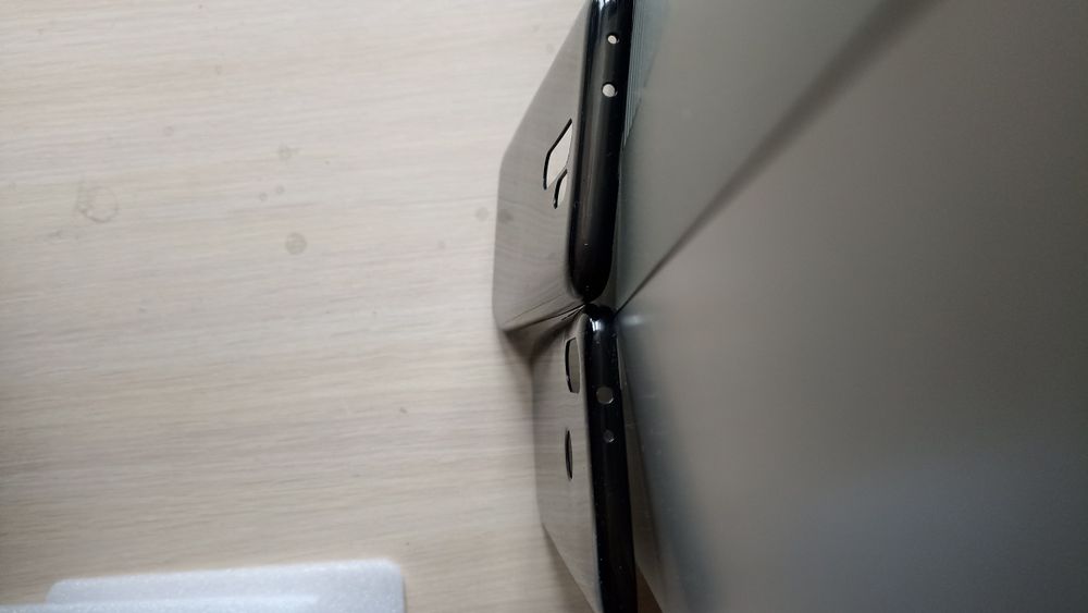 Продам два чохли (селікон)