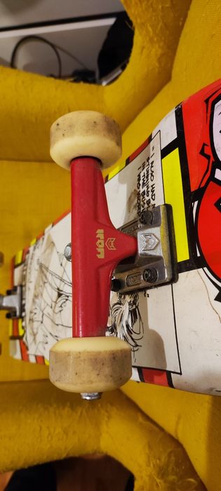 Skateboard Fidelity / Iron trucks