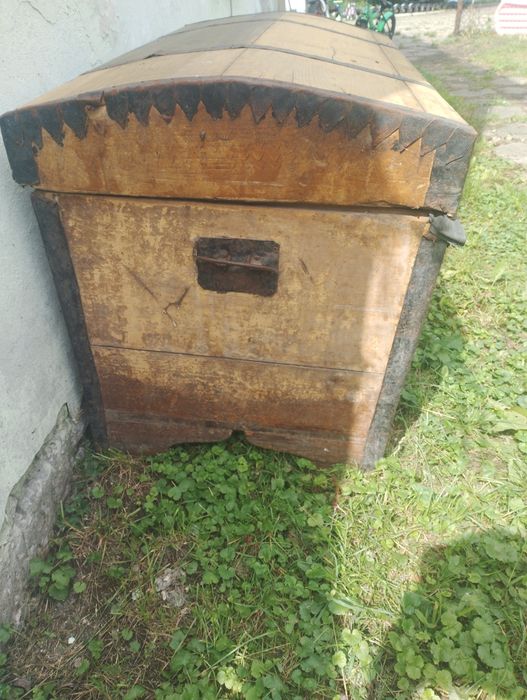 Stara skrzynia do renowacji