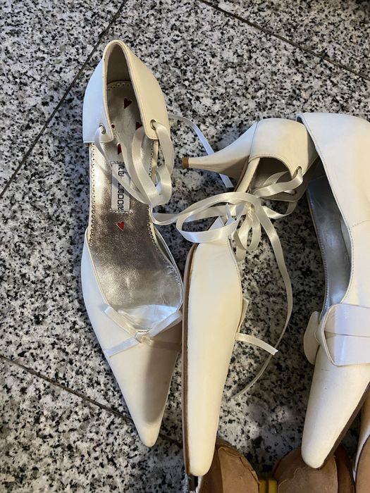 Stiletos brancos novos