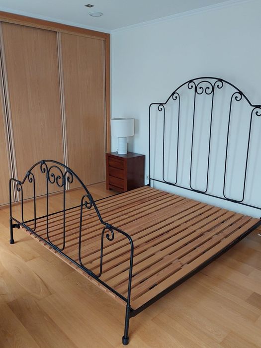 Cama casal em ferro