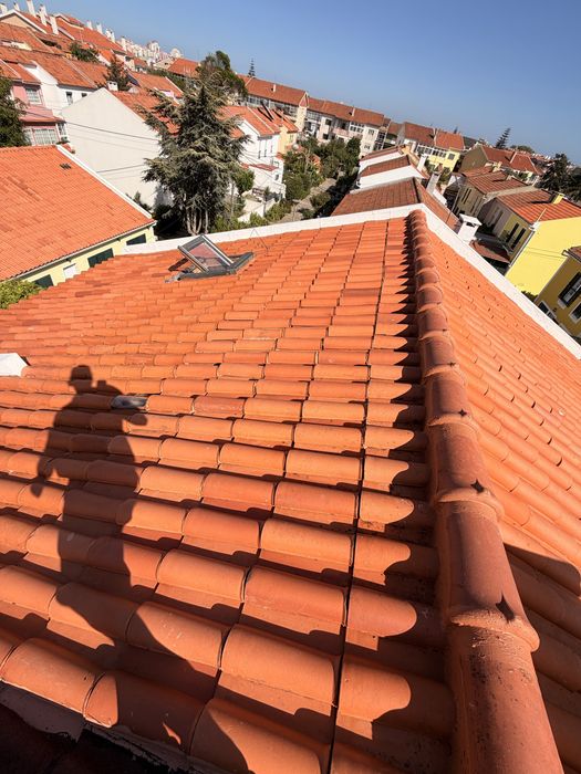 LAVAGEM DE TELHADOS | REMOÇÃO DE MUSGO E SUJIDADE  Dê uma nova vida ao seu telhado!