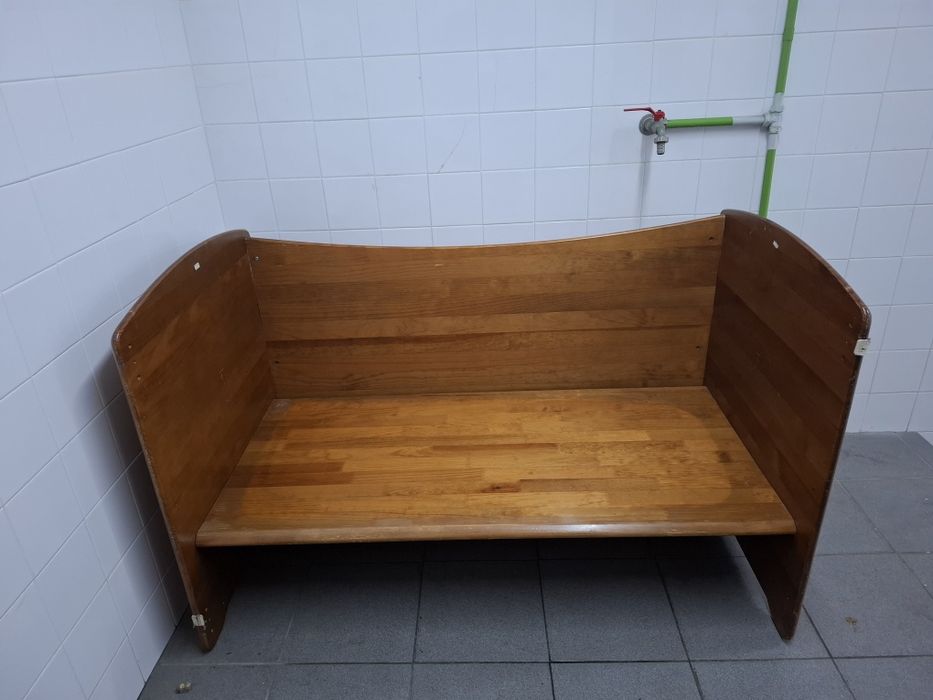 Berço/secretária e banco