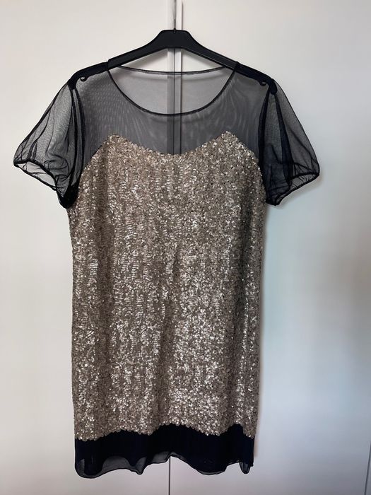 Conjunto de casaco, vestido e fascinator