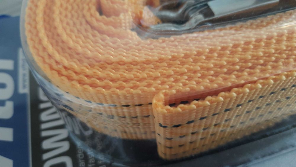 Продаю трос буксировочный широкий 5см/3т цвет желтый два крюка